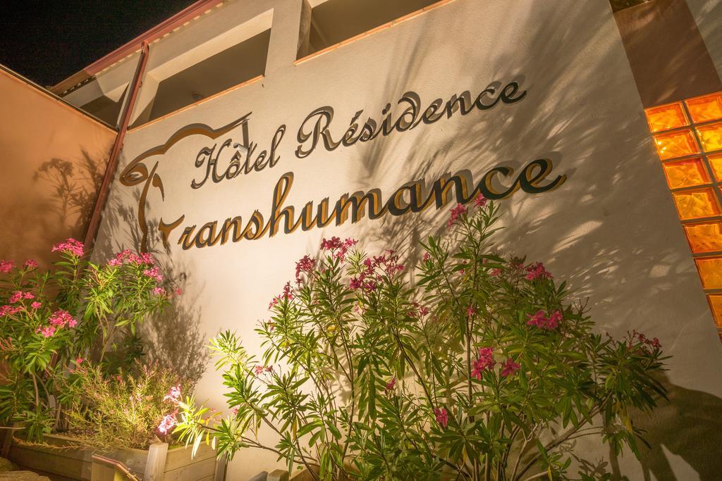 Hotel Et Residence De La Transhumance Saint-Martin-de-Crau Buitenkant foto