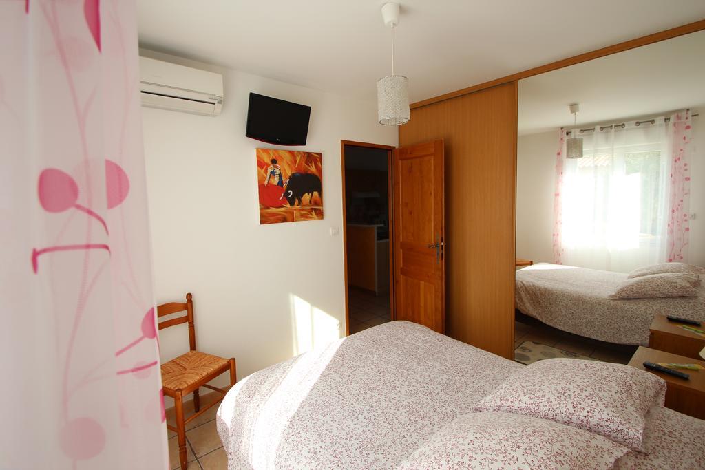 Hotel Et Residence De La Transhumance Saint-Martin-de-Crau Kamer foto