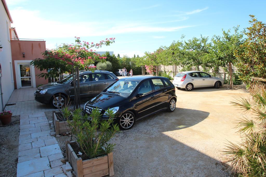 Hotel Et Residence De La Transhumance Saint-Martin-de-Crau Buitenkant foto